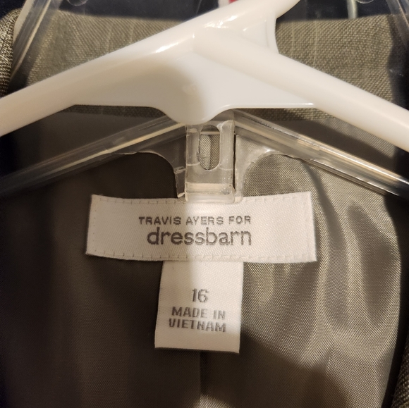 Womens pant suit. Size 15. Olive Green - Picture 5 of 5